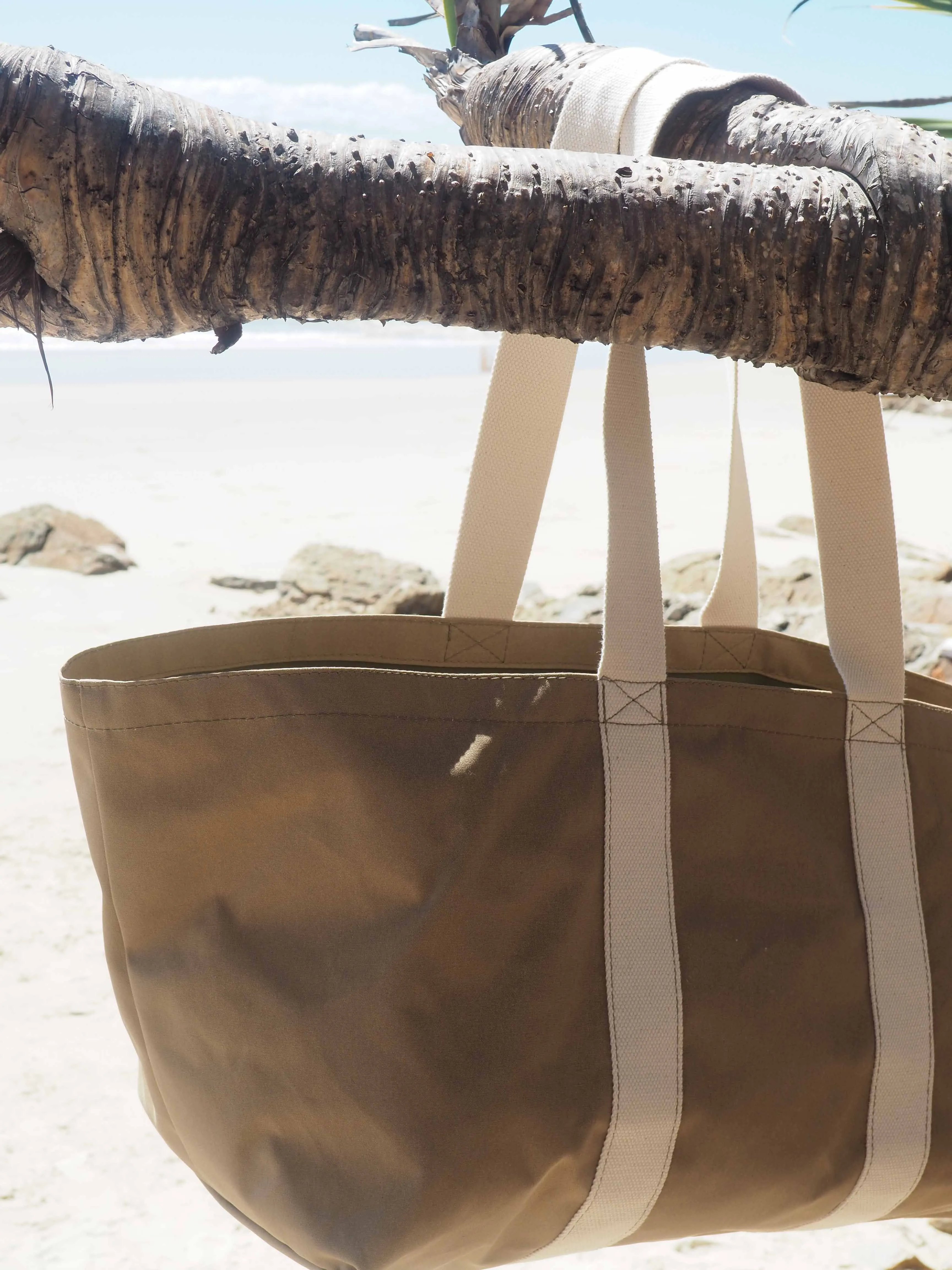 AUSTRALIAN MADE UTILITY BAG - SAND/WHITE